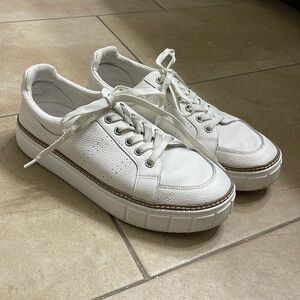 Vince Camuto Sneakers